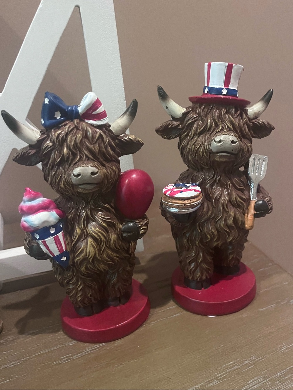Patriotic highland cow set